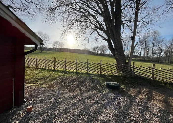 Naturskoent Boende Naera Skoevde